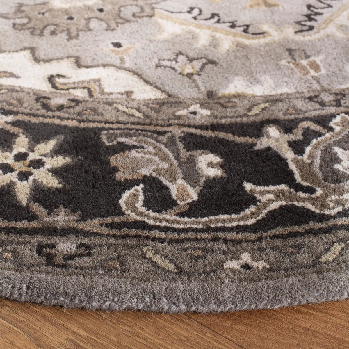 Safavieh Royalty 7'-0" x 7'-0" Rug in Silver / Charcoal