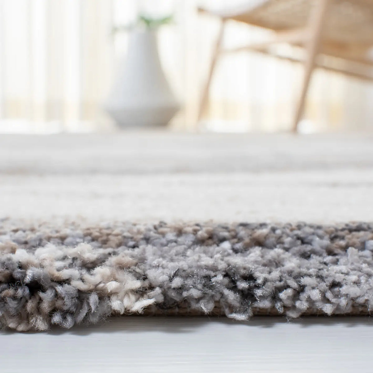Safavieh Cyrus Shag 4'-5" x 6'-5" Rug in Ivory / Grey