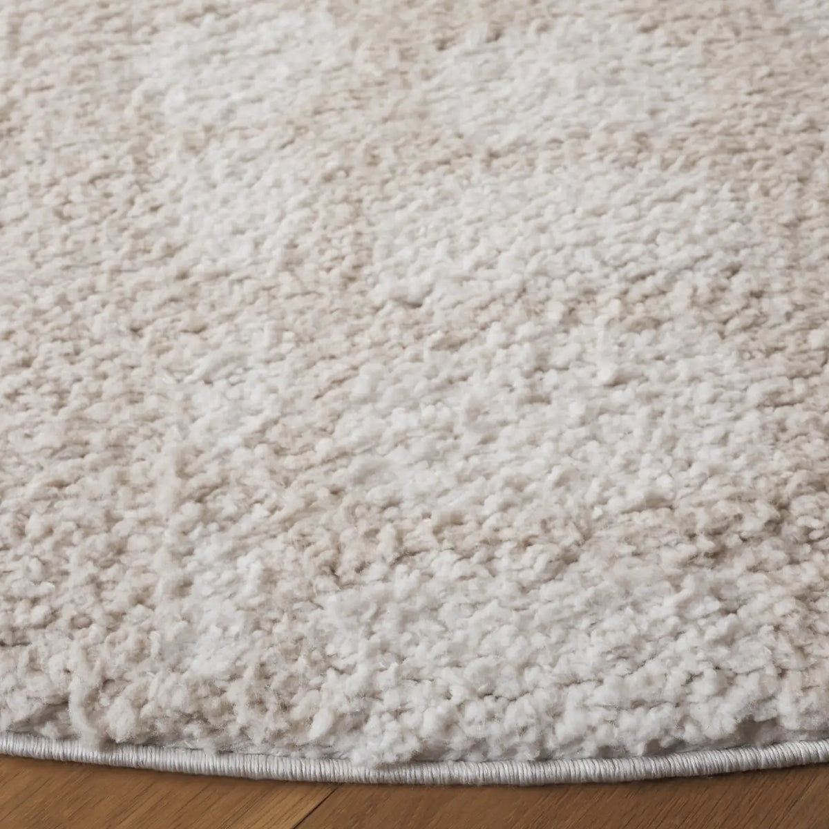 Safavieh Rumi Shag 6'-7" x 6'-7" Rug in Ivory / Light Beige