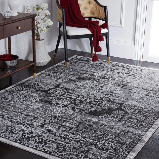 Safavieh Amelia 4'-5" x 6'-5" Rug in Charcoal / Grey