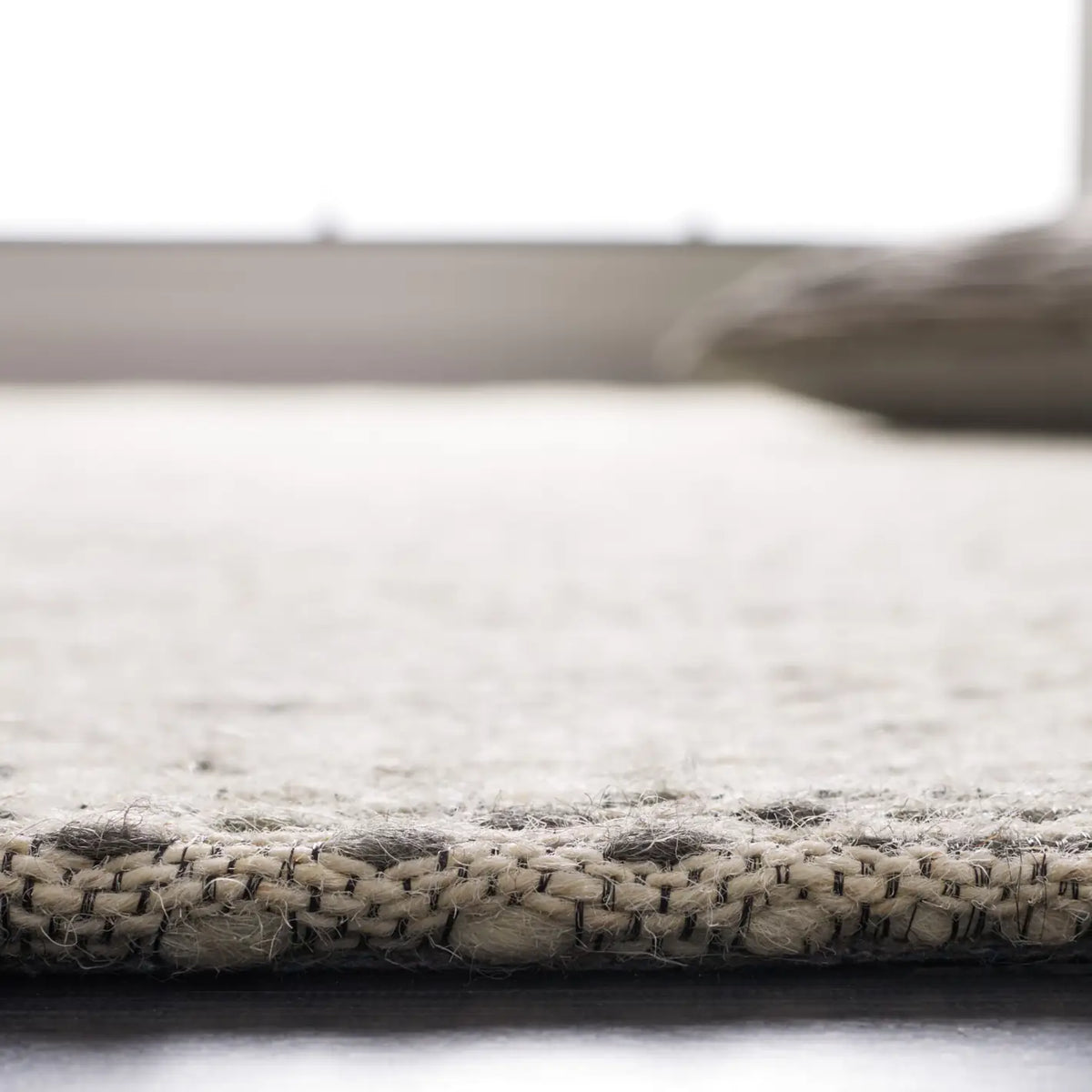 Safavieh Marbella 4'-0" x 6'-0" Rug in Grey / Beige