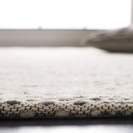 Safavieh Marbella 4'-0" x 6'-0" Rug in Grey / Beige