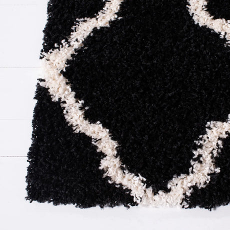 Safavieh Sgd-Dallas Shag 4'-0" x 6'-0" Rug in Black / Ivory