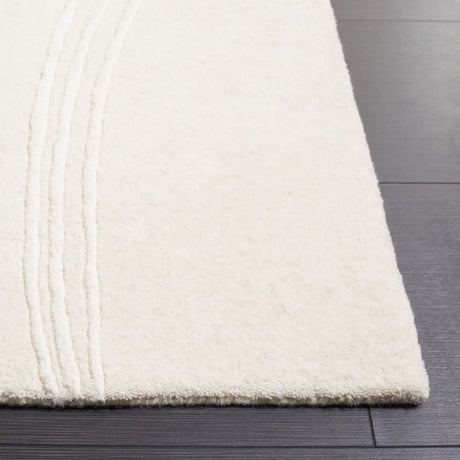Safavieh Soho 4'-0" x 6'-0" Rug in Beige / Ivory