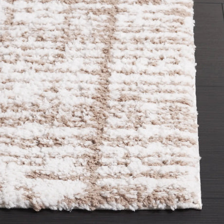 Safavieh Rumi Shag 4'-0" x 6'-0" Rug in Beige / Ivory