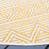 Safavieh Courtyard 6'-7" x 6'-7" Rug in Beige / Gold