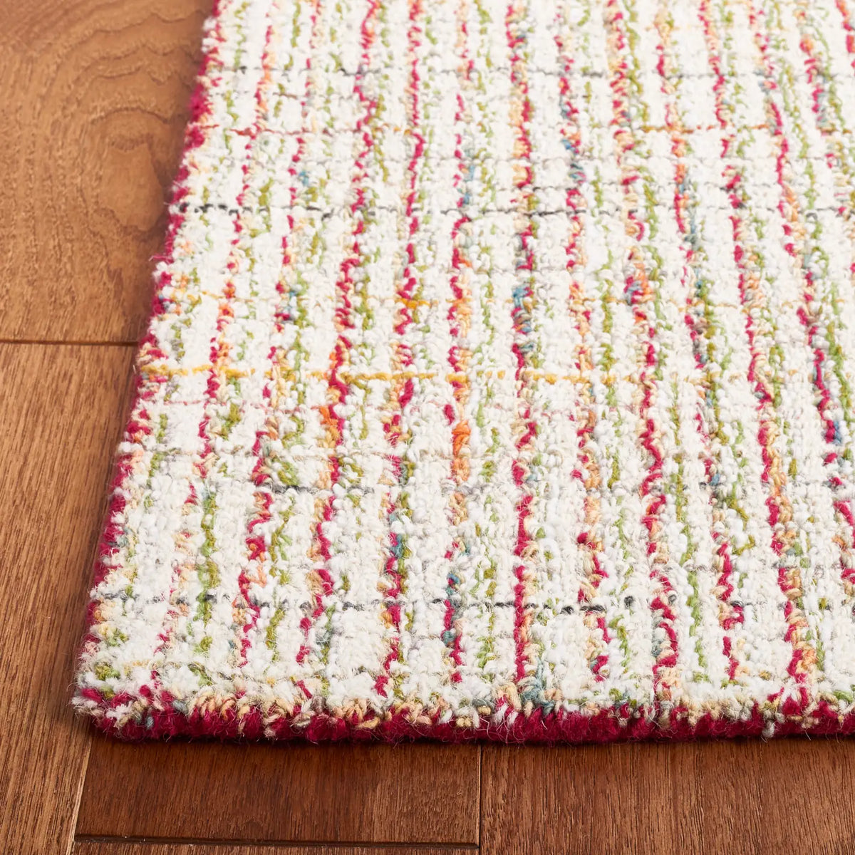 Safavieh Abstract 4'-0" x 6'-0" Rug in Red / Green