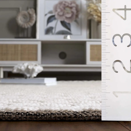 Safavieh Vermont 4'-0" x 6'-0" Rug in Ivory / Brown