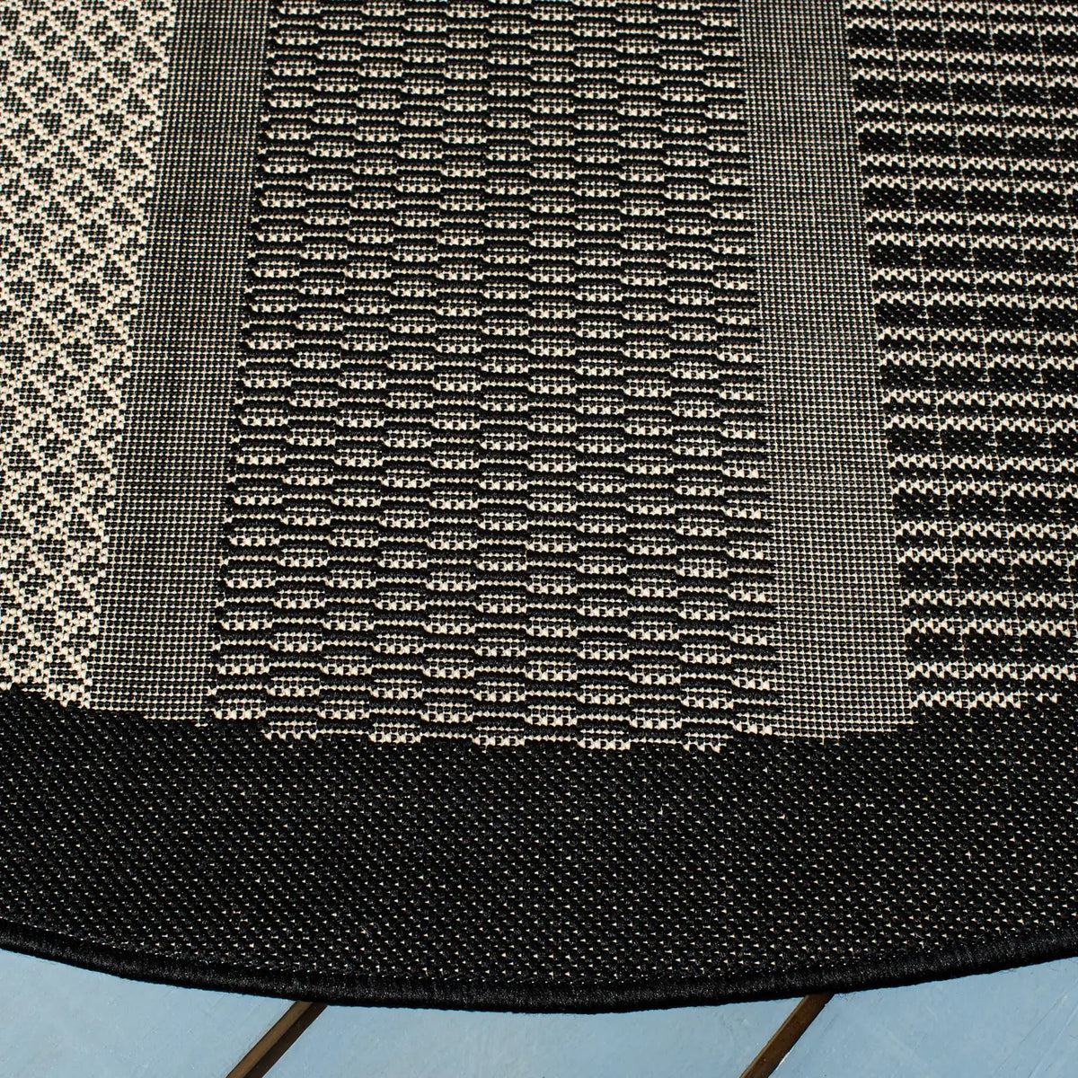 Safavieh Courtyard 6'-7" x 6'-7" Rug in Black / Sand