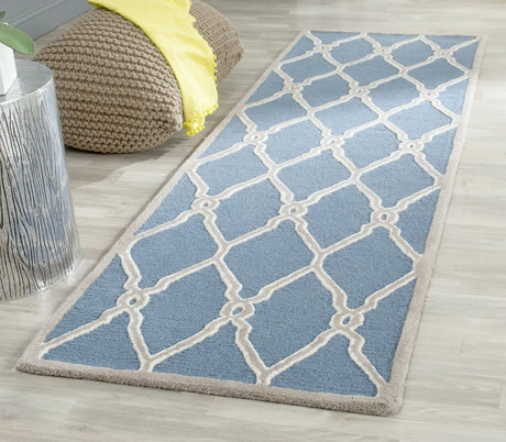 Safavieh Cambridge 2'-6" x 8'-0" Rug in Navy / Ivory