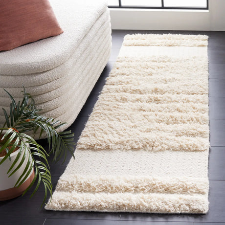 Safavieh Kenya 2'-3" x 8'-0" Rug in Ivory