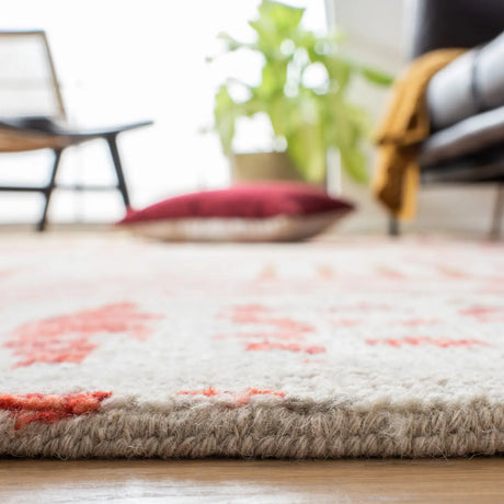 Safavieh Samarkand 10'-0" x 14'-0" Rug in Red / Ivory