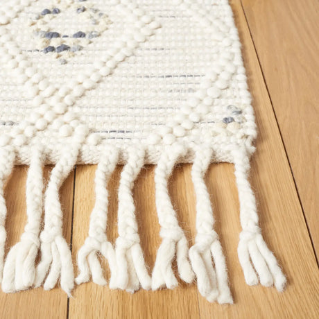 Safavieh Natura 4'-0" x 6'-0" Rug in Ivory / Grey