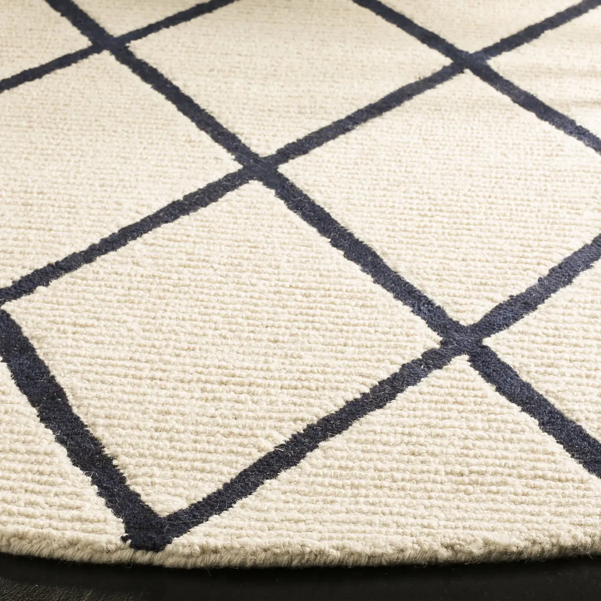 Safavieh Blossom 6'-0" x 6'-0" Rug in Ivory / Navy