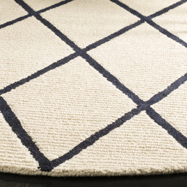 Safavieh Blossom 6'-0" x 6'-0" Rug in Ivory / Navy