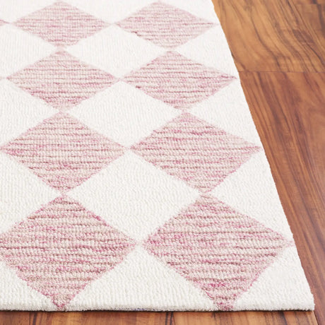 Safavieh Ebony 4'-0" x 6'-0" Rug in Blush Pink / Ivory