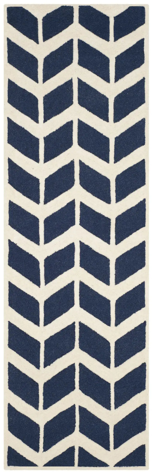 Safavieh Cambridge 2'-6" x 8'-0" Rug in Navy / Ivory