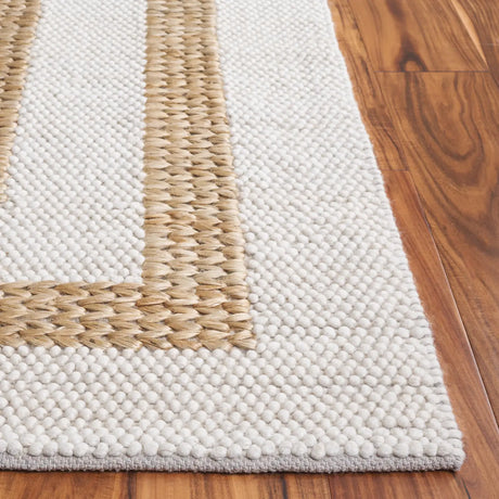 Safavieh Natura 4'-0" x 6'-0" Rug in Natural / Ivory
