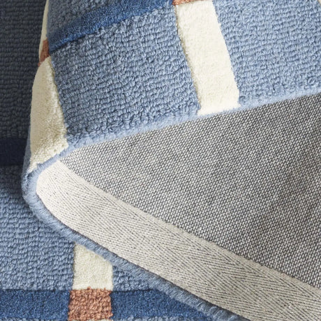Safavieh Genre 4'-0" x 6'-0" Rug in Blue / Ivory