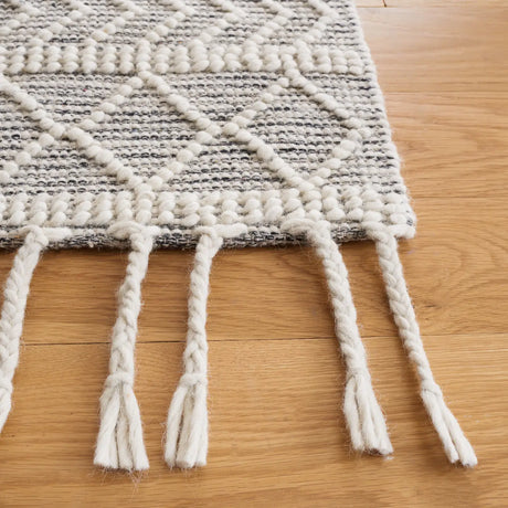 Safavieh Natura 4'-0" x 6'-0" Rug in Ivory / Black