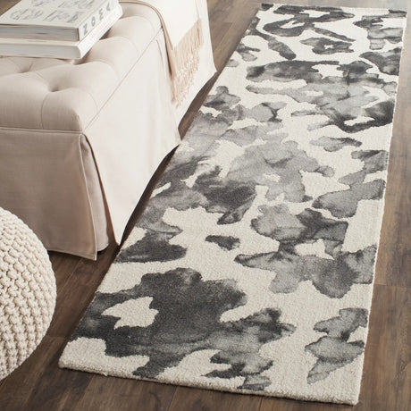 Safavieh Dip Dye 2'-3" x 6'-0" Rug in Beige / Charcoal