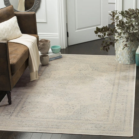 Safavieh Vintage 4'-0" x 5'-7" Rug in Light Blue / Cream