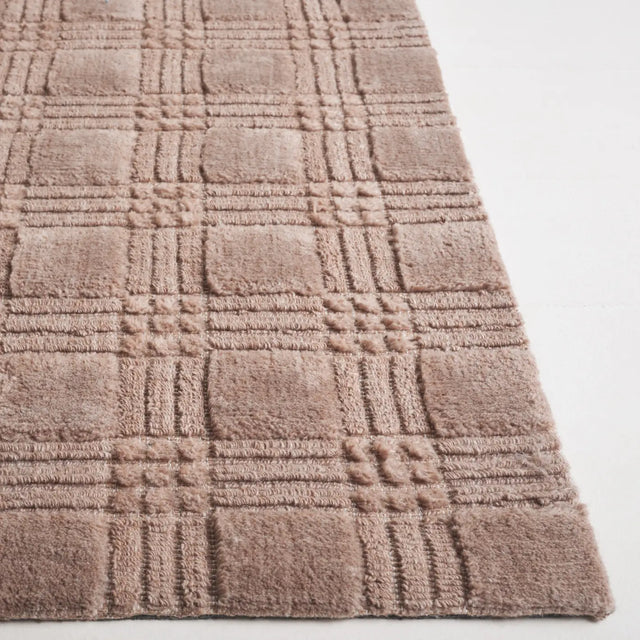 Safavieh Genre 4'-0" x 6'-0" Rug in Brown