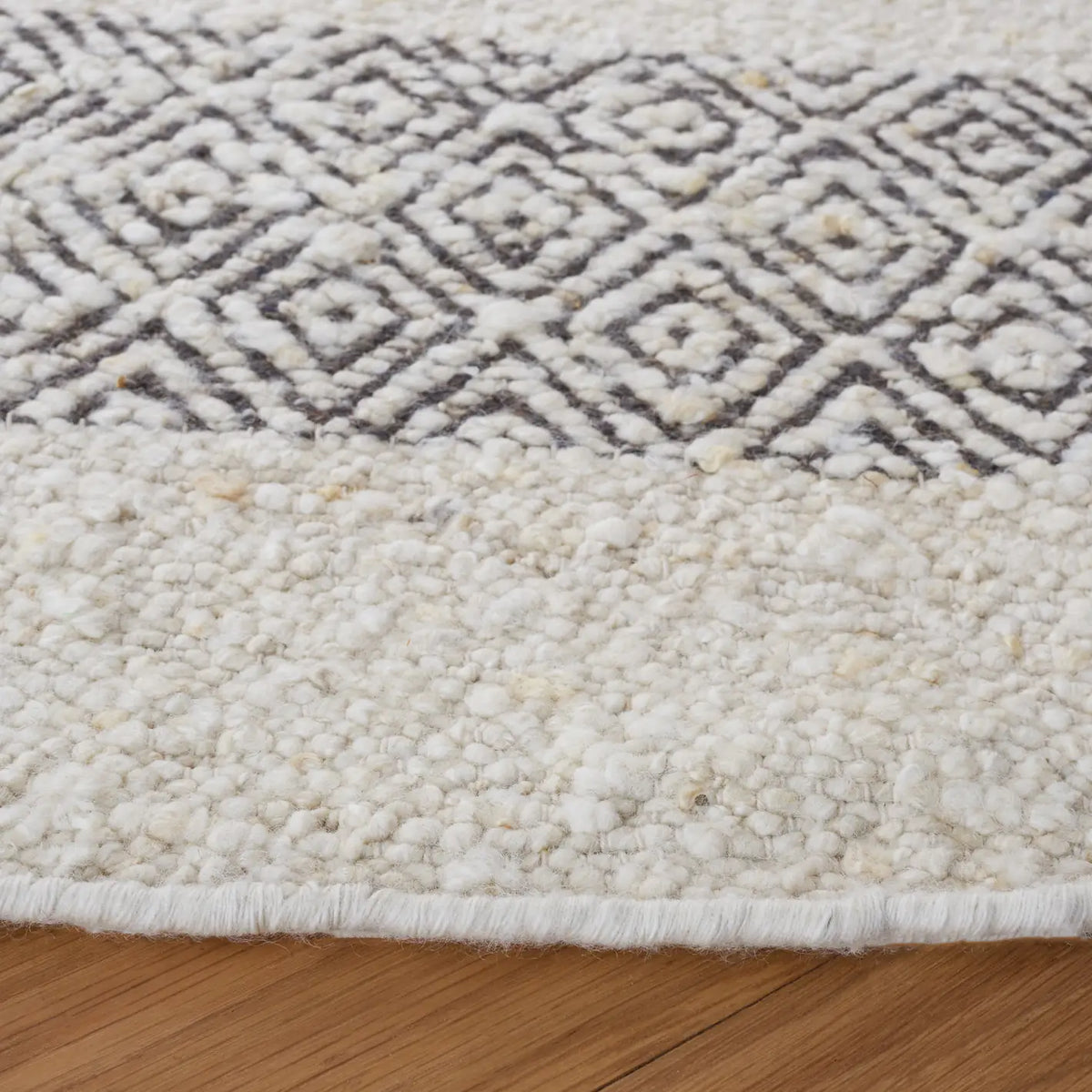 Safavieh Natura 6'-0" x 6'-0" Rug in Ivory / Black
