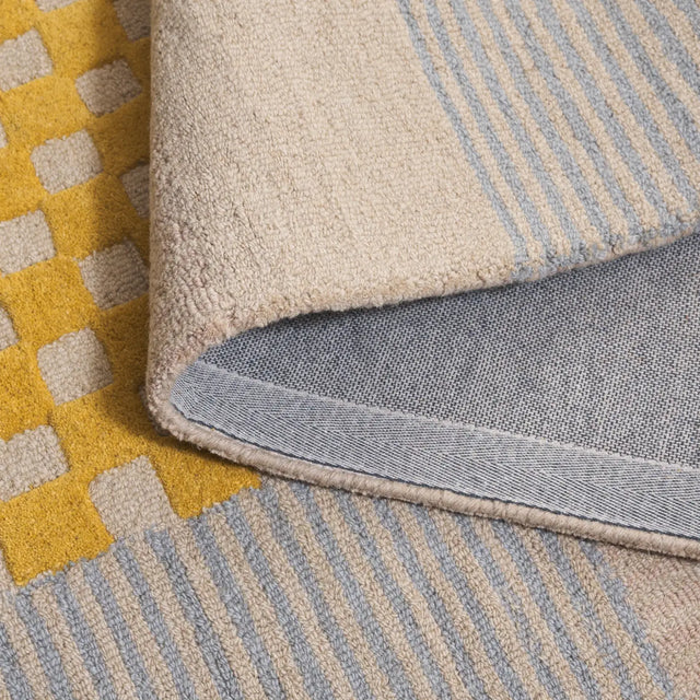 Safavieh Genre 4'-0" x 6'-0" Rug in Gold / Beige