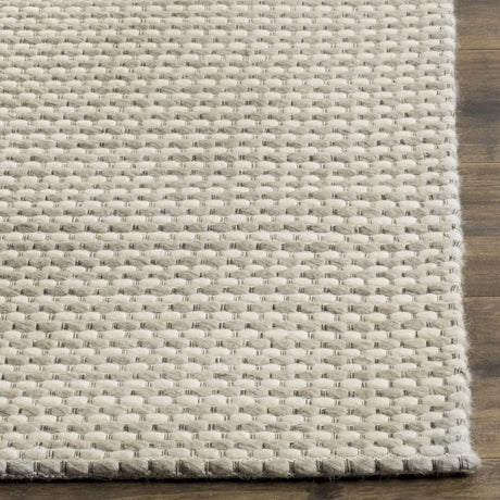 Safavieh Natura 4'-0" x 6'-0" Rug in Silver / Ivory