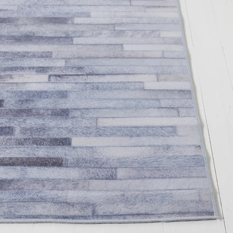 Safavieh Faux Hide 4'-0" x 6'-0" Rug in Light Grey / Grey