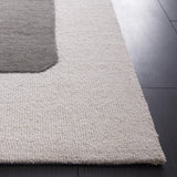 Safavieh Rodeo Drive 5'-0" x 8'-0" Rug in Grey / Silver