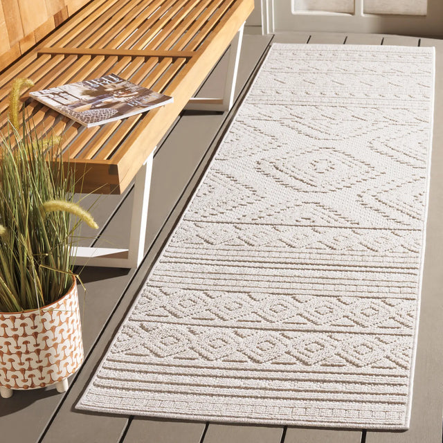Safavieh Global 2'-2" x 8'-0" Rug in Light Beige / Ivory