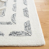 Safavieh Casablanca 4'-0" x 6'-0" Rug in Grey / Ivory