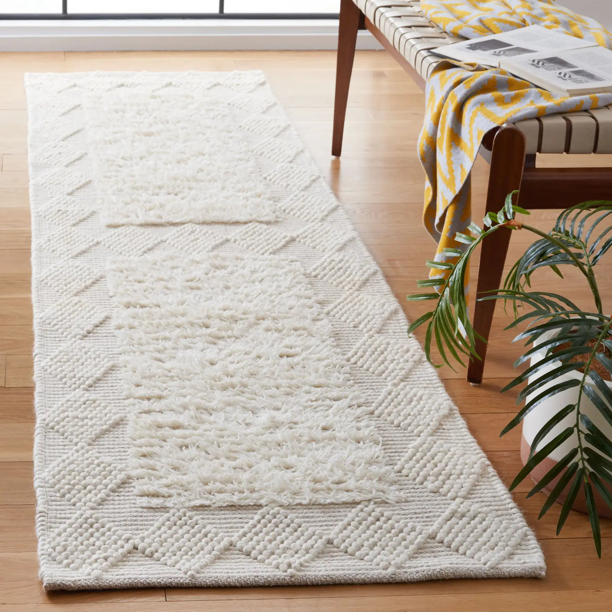 Safavieh Natura 2'-3" x 8'-0" Rug in Ivory