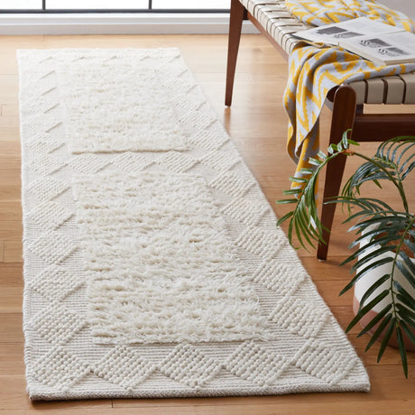 Safavieh Natura 2'-3" x 8'-0" Rug in Ivory