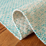 Safavieh Montauk 4'-0" x 6'-0" Rug in Turquoise / Ivory