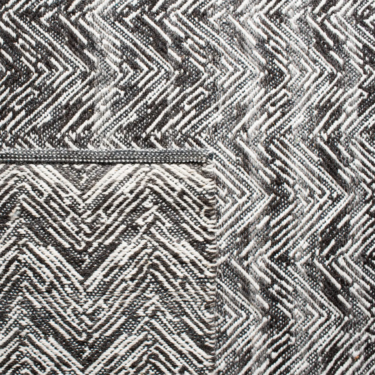 Safavieh Kilim 5'-0" x 8'-0" Rug in Brown / Charcoal