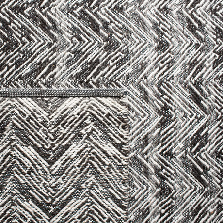 Safavieh Kilim 5'-0" x 8'-0" Rug in Brown / Charcoal