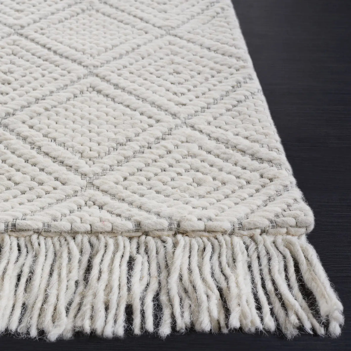 Safavieh Marbella 4'-0" x 6'-0" Rug in Ivory