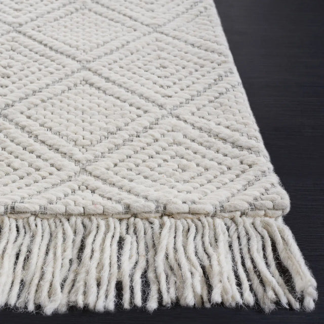 Safavieh Marbella 4'-0" x 6'-0" Rug in Ivory