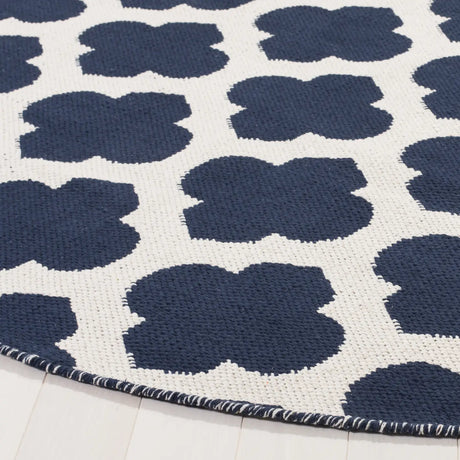 Safavieh Montauk 6'-0" x 6'-0" Rug in Navy / Ivory
