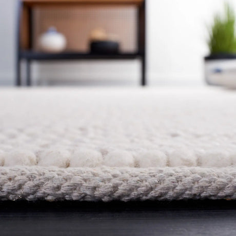 Safavieh Natura 4'-0" x 6'-0" Rug in Ivory / Beige