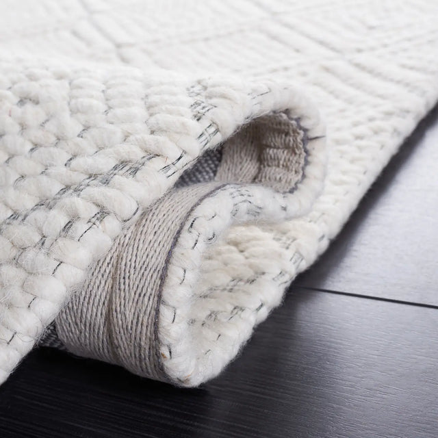 Safavieh Marbella 4'-0" x 6'-0" Rug in Ivory