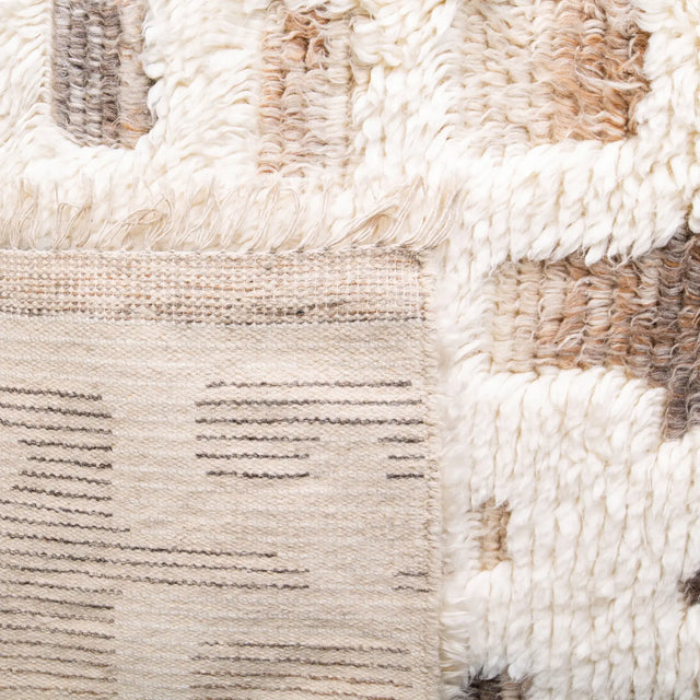 Safavieh Manhattan 4'-0" x 6'-0" Rug in Ivory / Grey