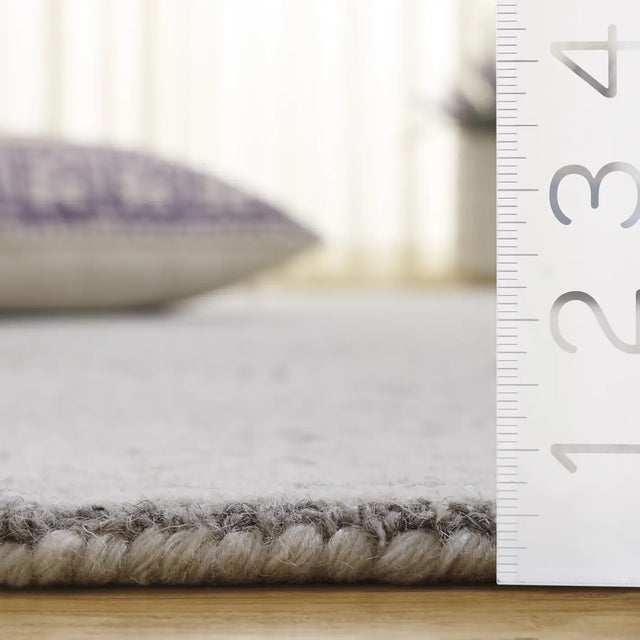 Safavieh Metro 4'-0" x 6'-0" Rug in Grey / Ivory