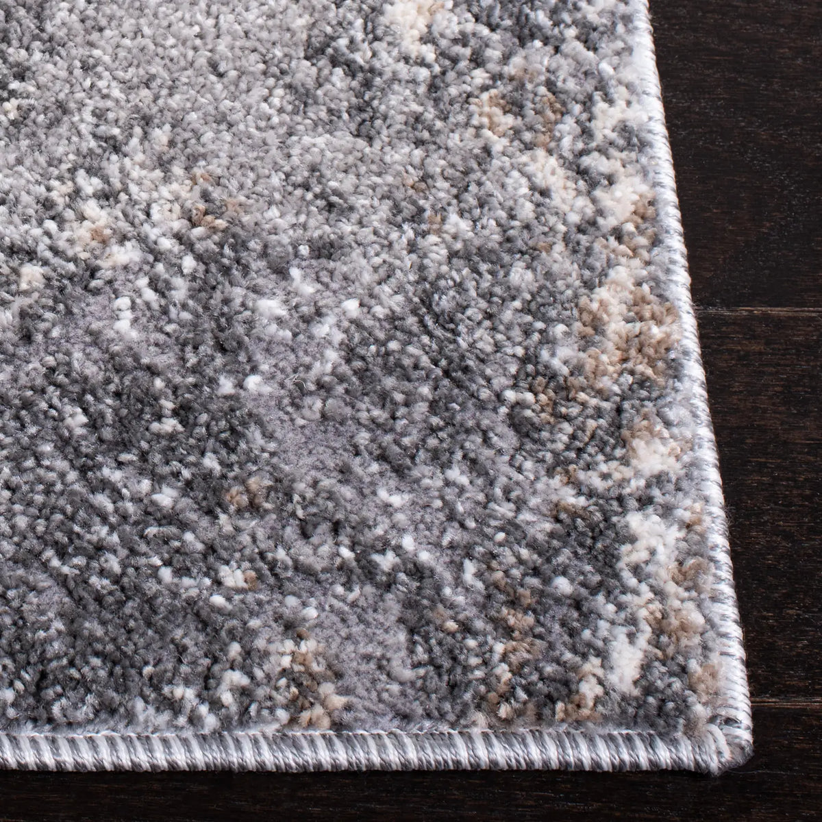 Safavieh Aston 4'-0" x 6'-0" Rug in Light Grey / Grey