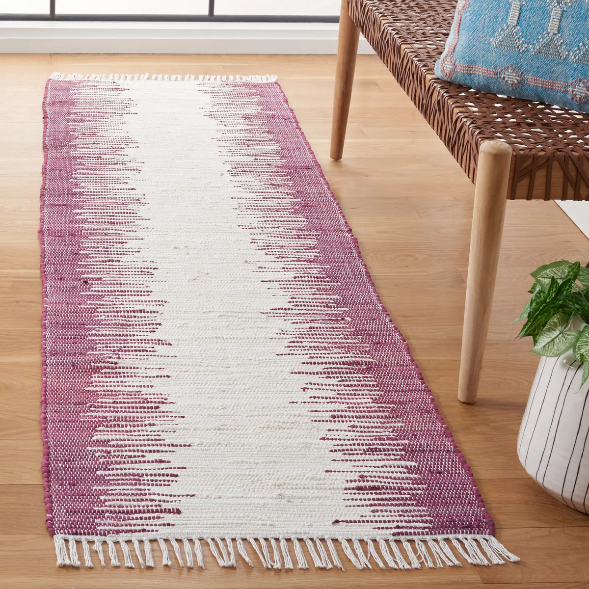 Safavieh Montauk 2'-3" x 6'-0" Rug in Purple