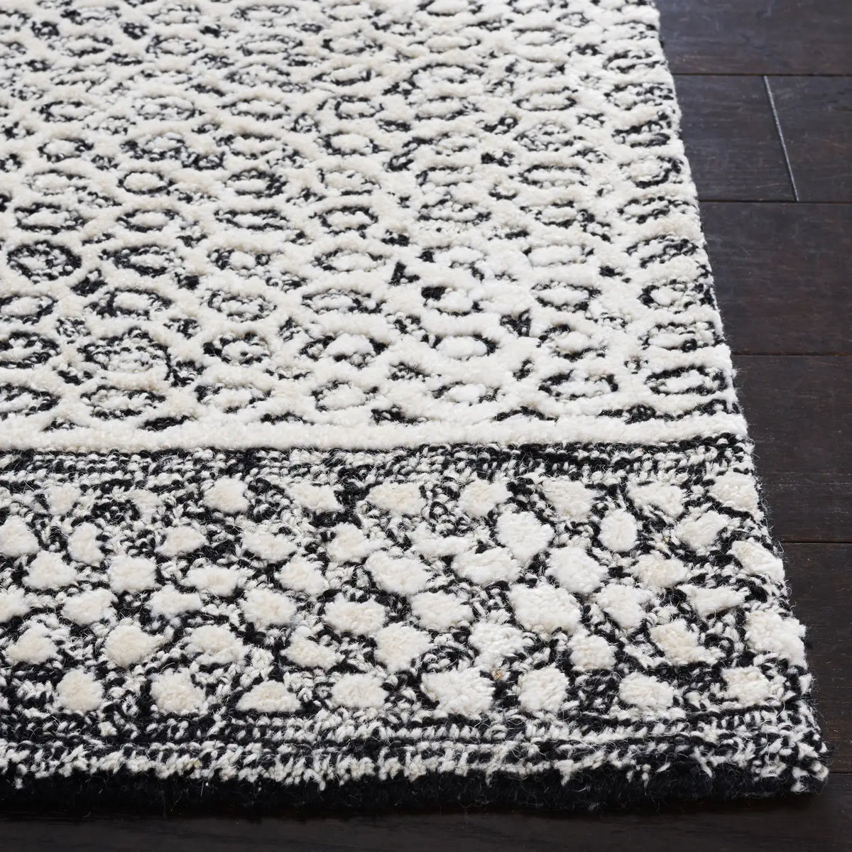 Safavieh Glamour 4'-0" x 6'-0" Rug in Charcoal / Ivory