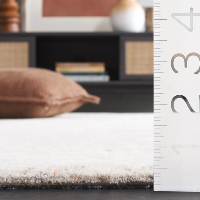 Safavieh Harvest 4'-0" x 6'-0" Rug in Rust / Beige